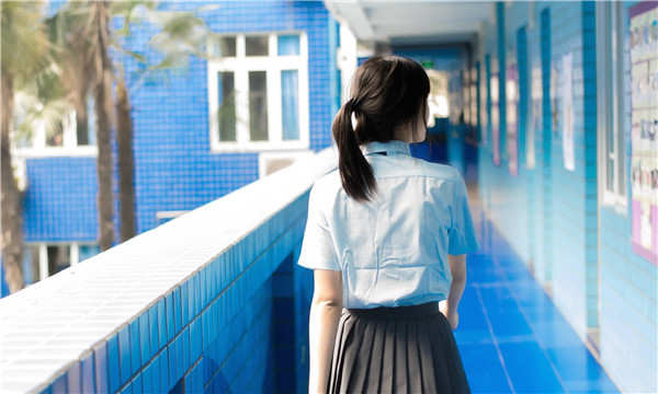 嘉陵如何找到一个可以帮助我生孩子的女人？